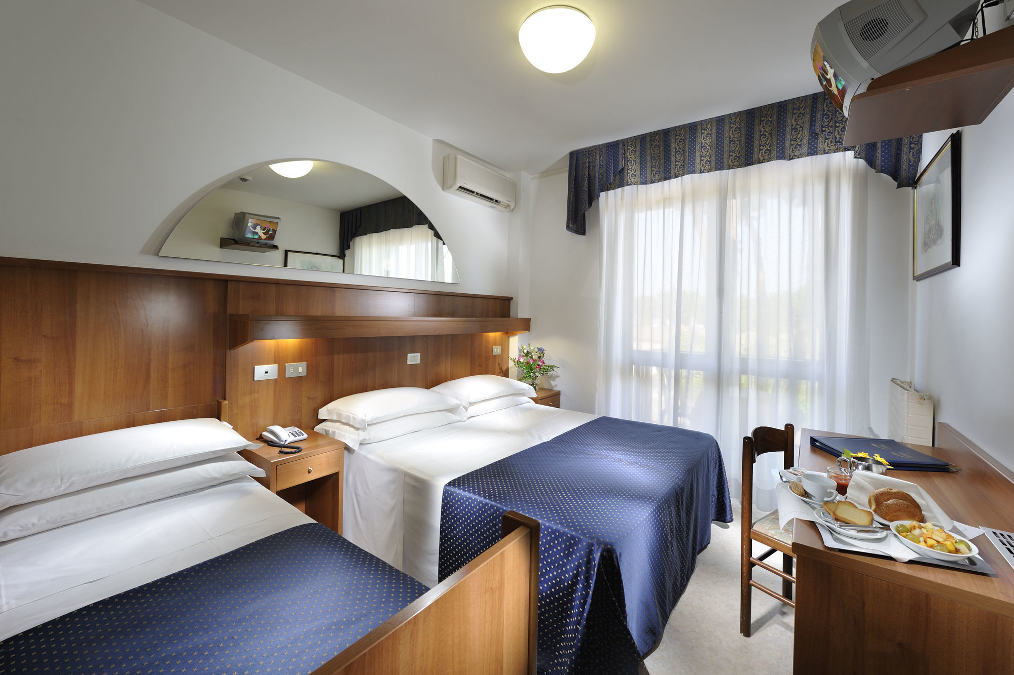 Hotel Vina De Mar Линьяно-Саббьядоро Экстерьер фото