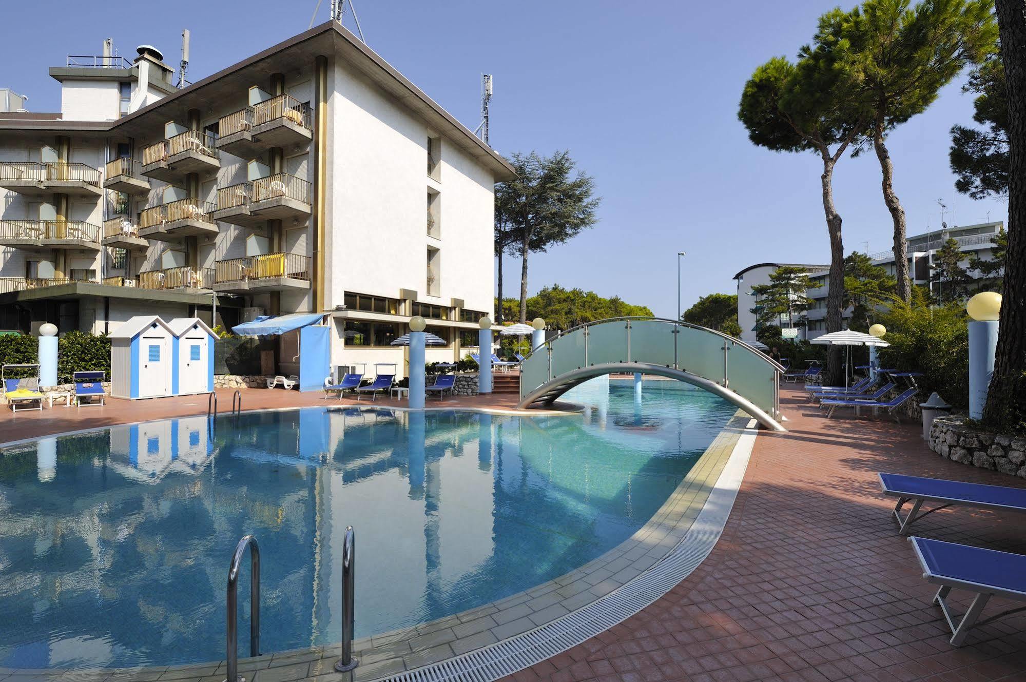 Hotel Vina De Mar Линьяно-Саббьядоро Экстерьер фото