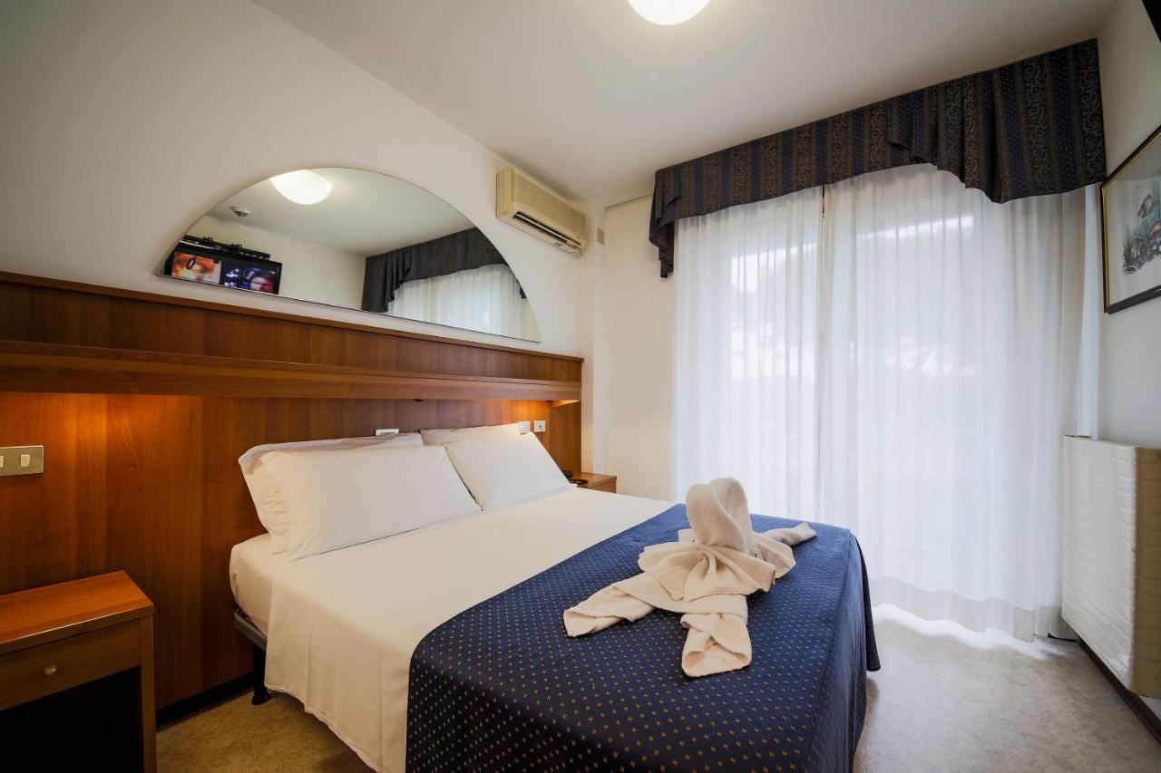 Hotel Vina De Mar Линьяно-Саббьядоро Экстерьер фото