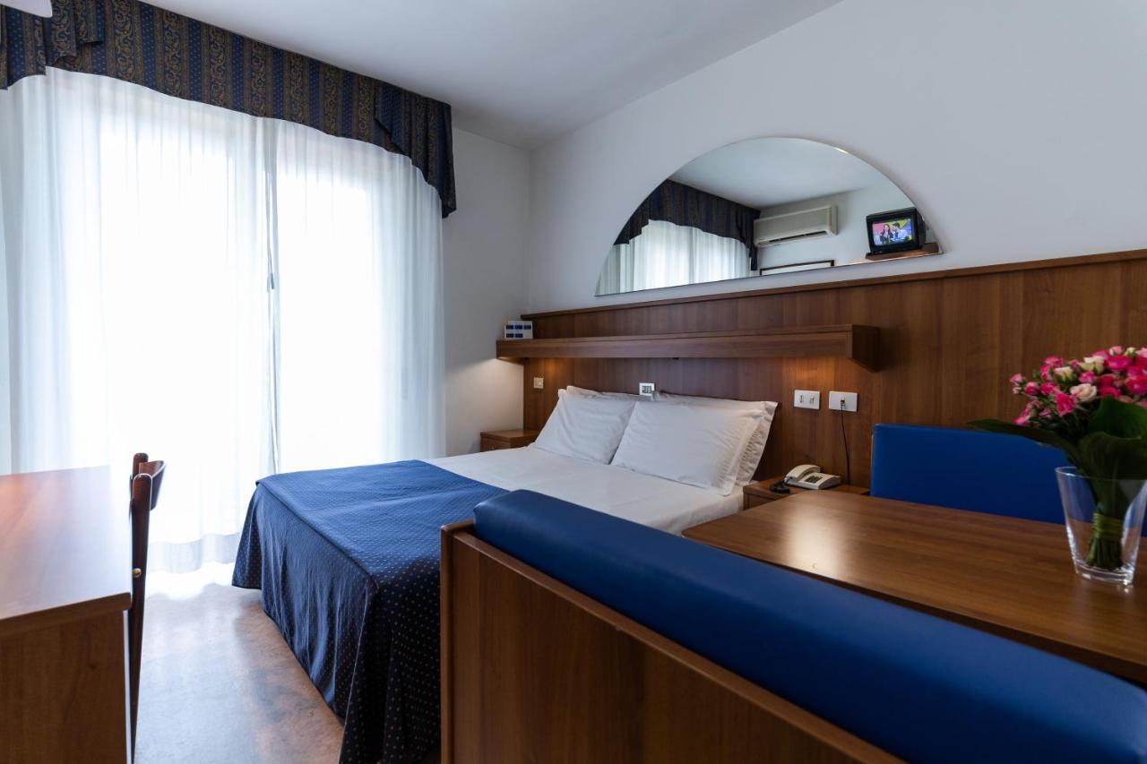 Hotel Vina De Mar Линьяно-Саббьядоро Экстерьер фото